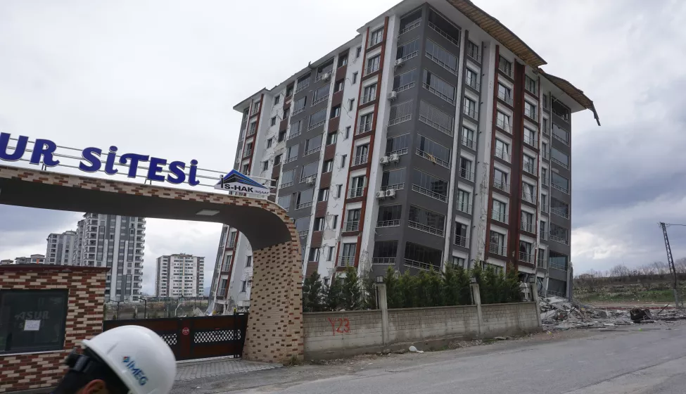 Turkey Earthquake collapsing building complex