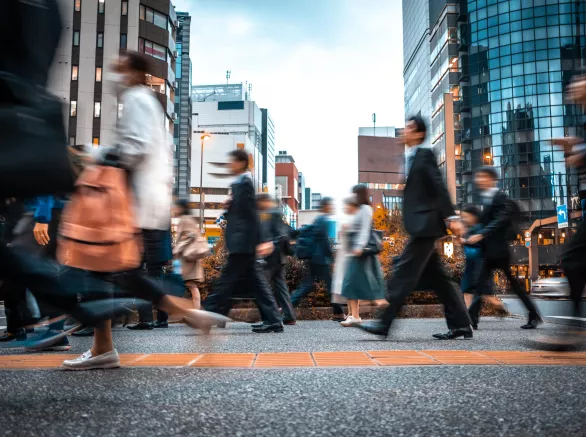 Blurred business people on their way from work