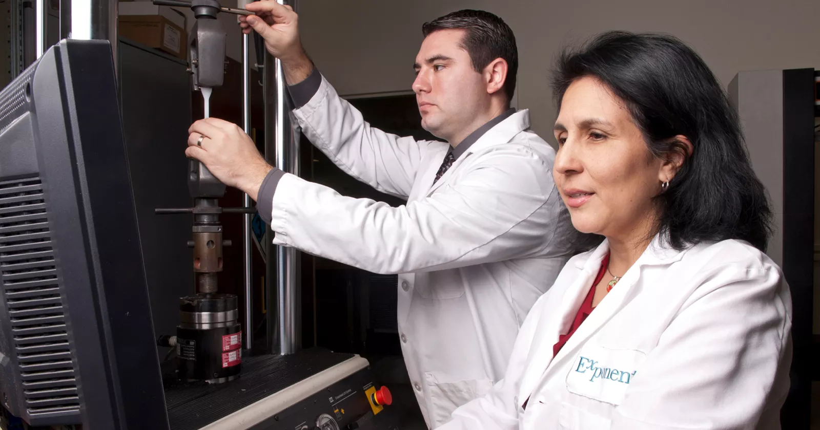 Exponent scientists conduct biomedical research in the Philadelphia lab